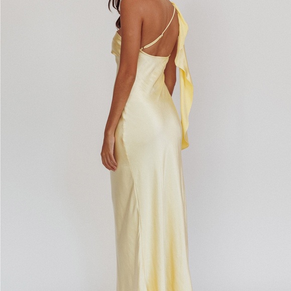 Selfie Leslie- Carmel One-Shoulder Sash Maxi Dress Butter yellow - Picture 3 of 3